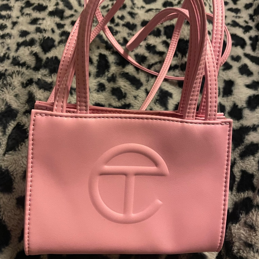 🎀Light pink small telfar purse🎀